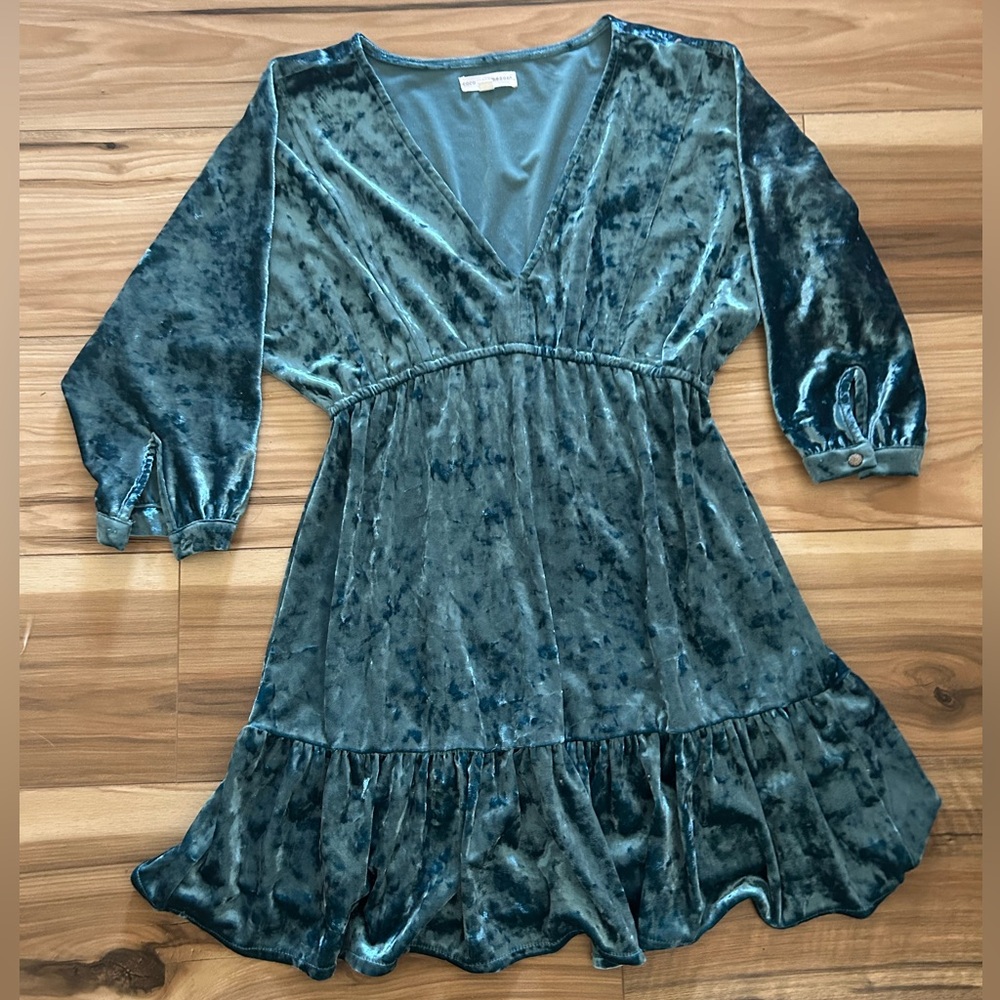 Lovely blue v-neck faux velvet dress🦋